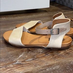 Tan/ Cream strapped sandals